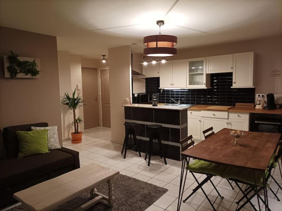 Ecully, Appartement Au Calme De 50M². Exterior foto